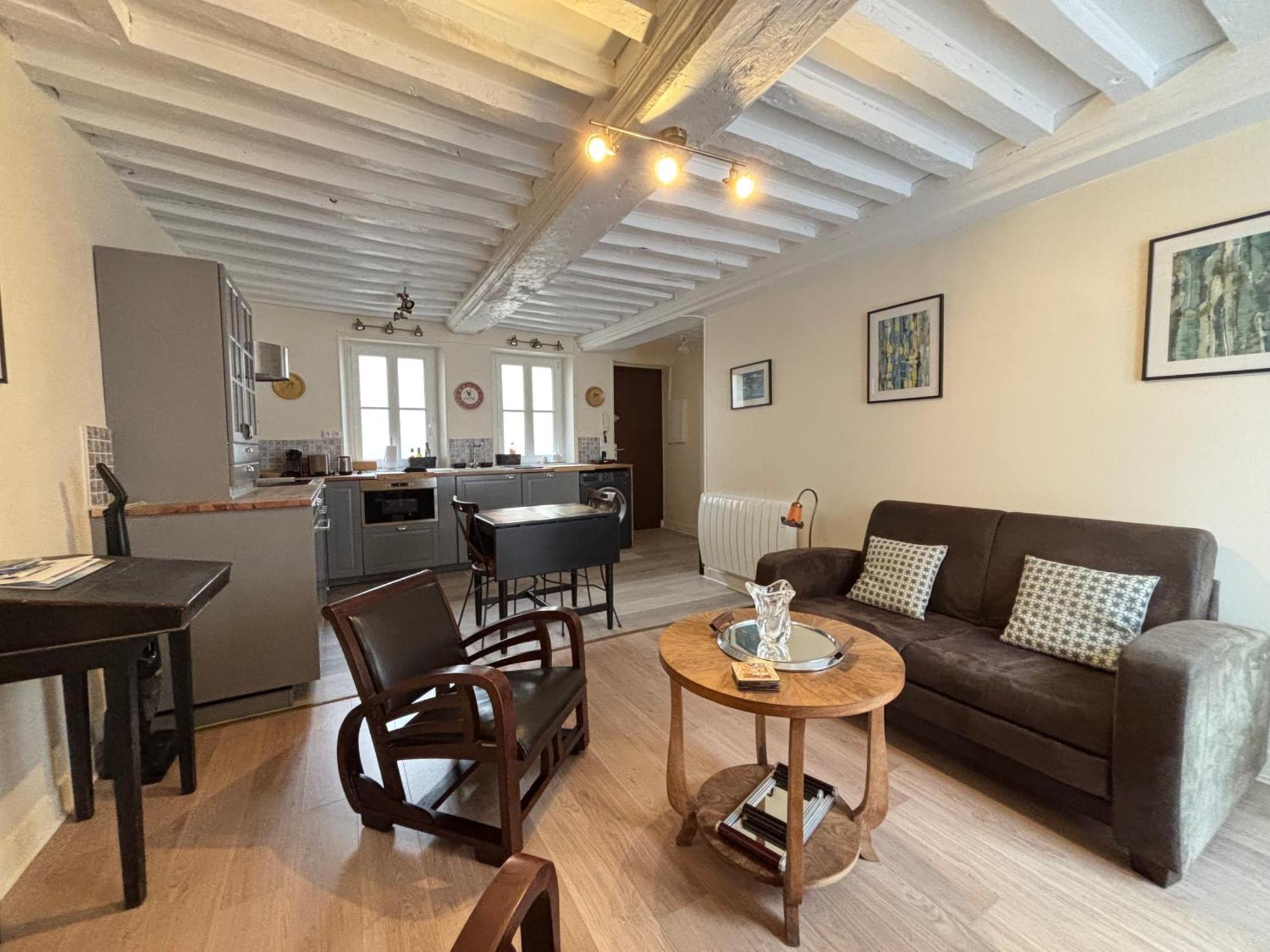 Les Remparts Apt Spacieux 1 Er Etage Renove Joliment Decore Bien Equipe Plein Centre Bayeux Proche Plages Du Debarquement Parking Gratuit A Proximite Exterior photo