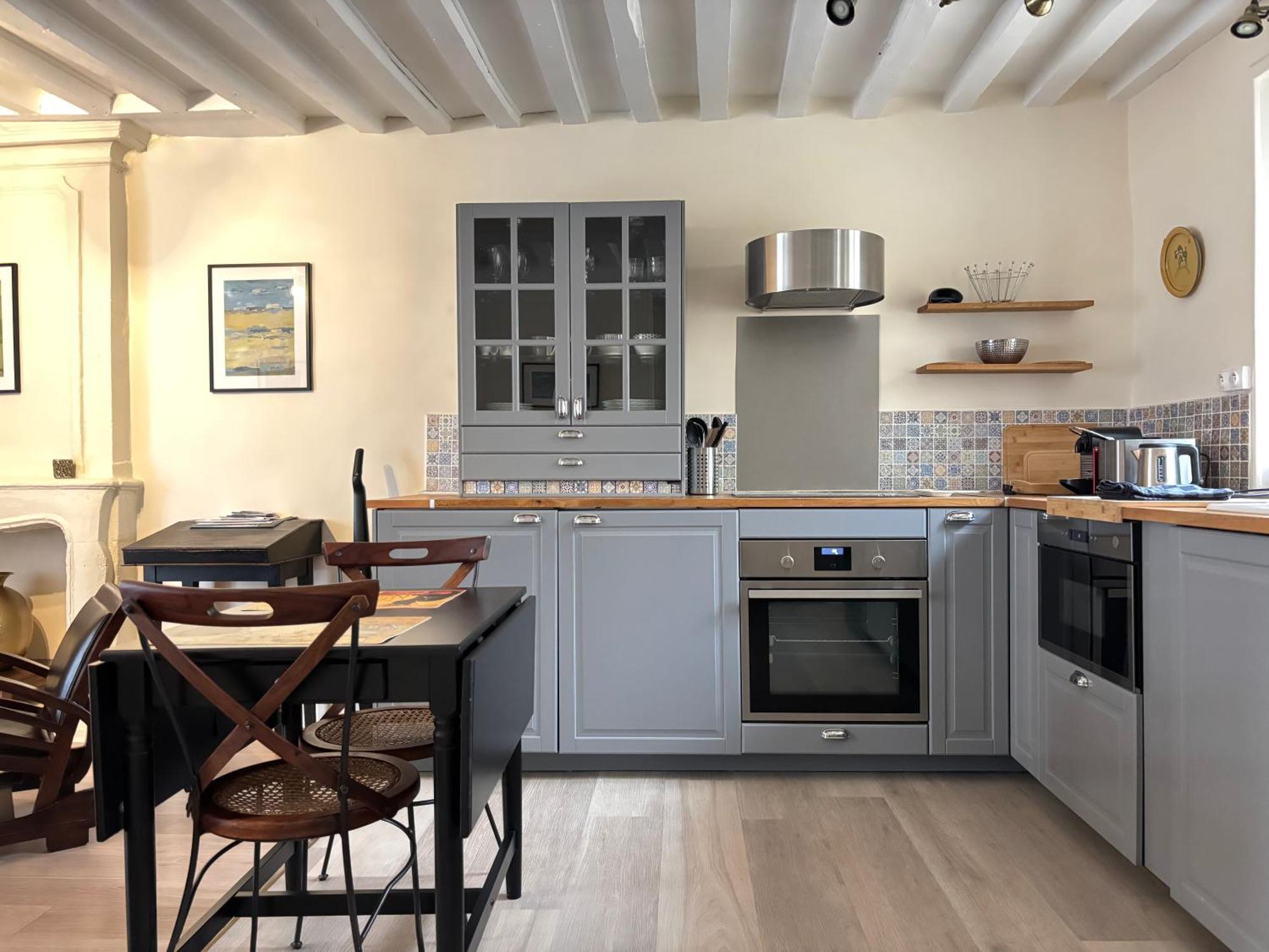 Les Remparts Apt Spacieux 1 Er Etage Renove Joliment Decore Bien Equipe Plein Centre Bayeux Proche Plages Du Debarquement Parking Gratuit A Proximite Exterior photo