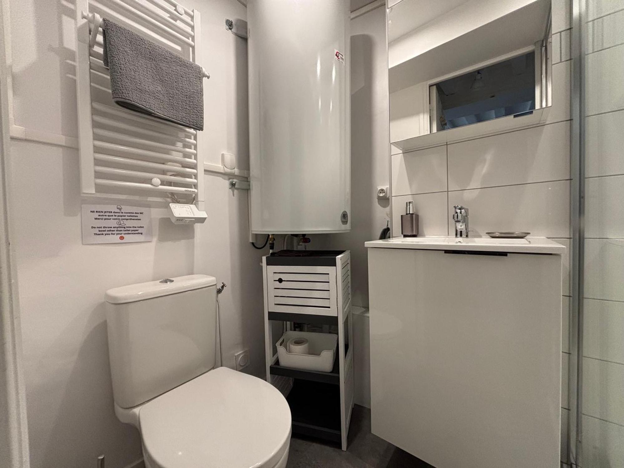 Les Remparts Apt Spacieux 1 Er Etage Renove Joliment Decore Bien Equipe Plein Centre Bayeux Proche Plages Du Debarquement Parking Gratuit A Proximite Exterior photo