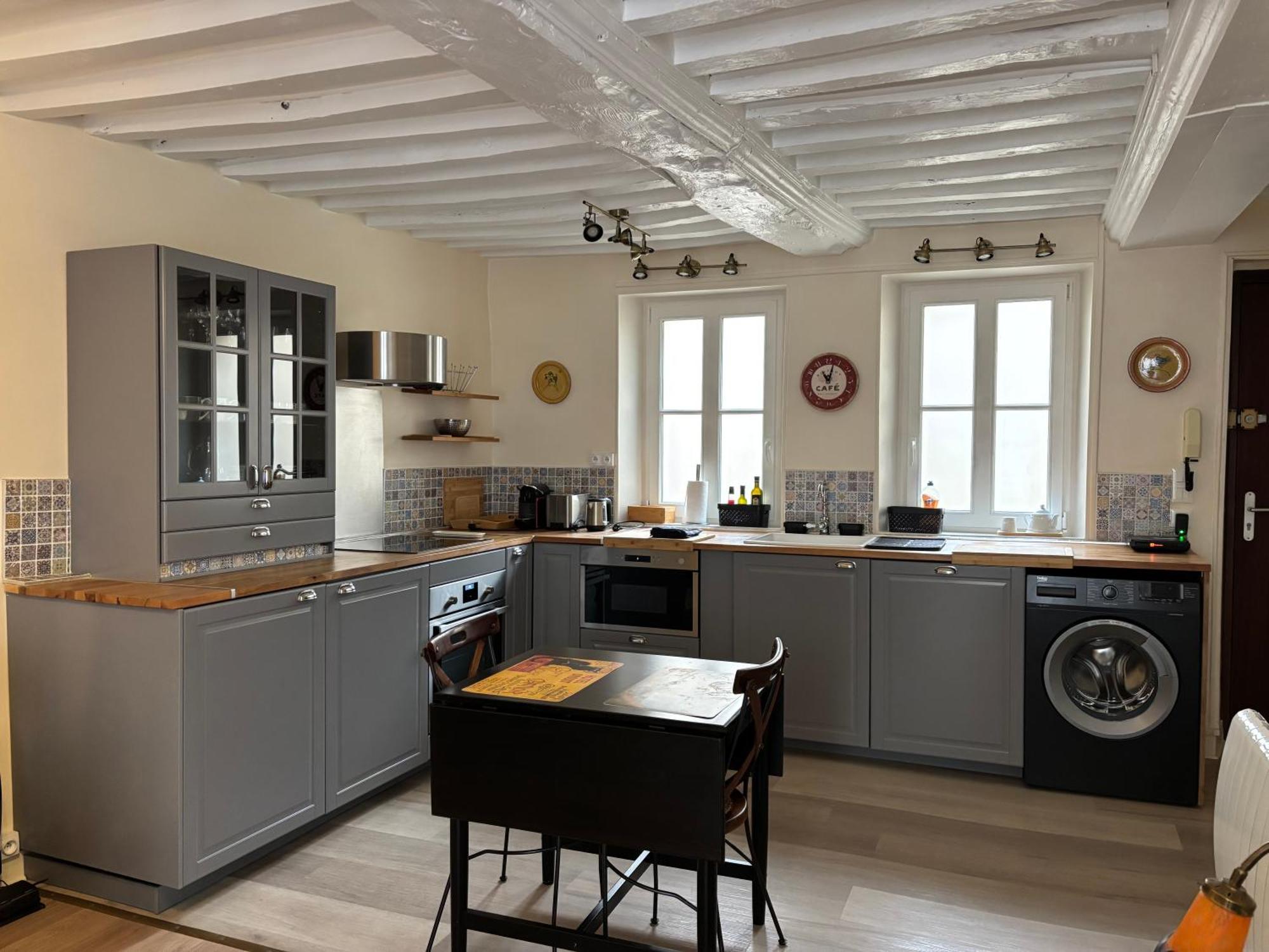 Les Remparts Apt Spacieux 1 Er Etage Renove Joliment Decore Bien Equipe Plein Centre Bayeux Proche Plages Du Debarquement Parking Gratuit A Proximite Exterior photo